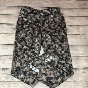 Mono B Camo Leggings Size M
